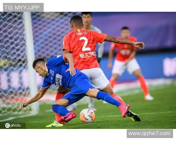 恒大与申花激战正酣比分悬念不断引发球迷热议 恒大与申花激战正酣比分悬念不断引发球迷热议